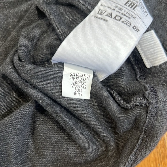 Lot of Two Gap Pocket Tees. Dark Gray and Light Blue - Picture 7 of 14